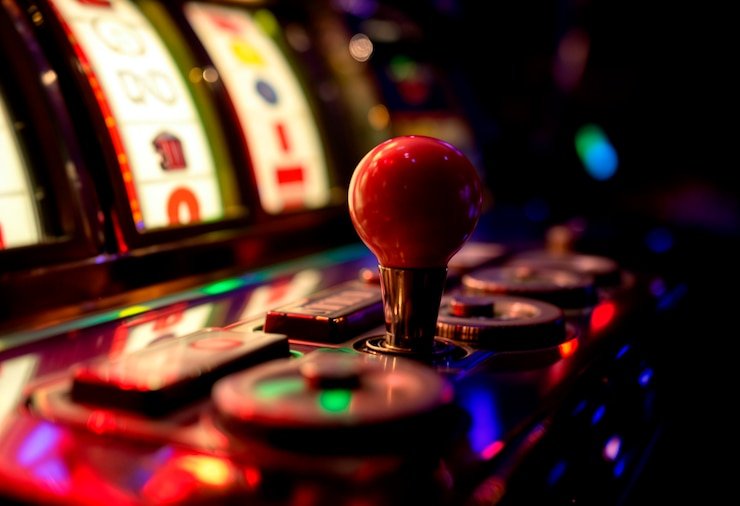 Ilustrasi pengguna membaca aturan bonus dengan teliti di platform hiburan j88slot